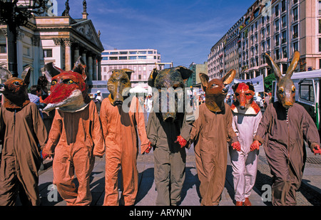 Dimostrazione di diritti degli animali protettori contro la caccia a Berlino, nel quartiere Mitte di Berlino, Germania Foto Stock