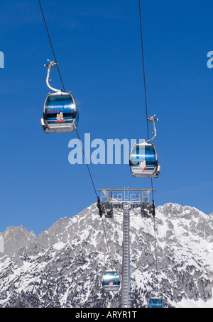 In gondola per Scheffau ski resort, Tirolo, Austria Foto Stock