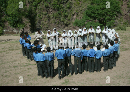 Gli studenti a scuola in Pakistan Foto Stock