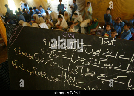 Gli studenti a scuola in Pakistan Foto Stock