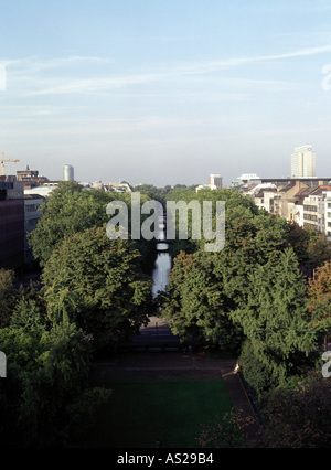 Düsseldorf Königsallee, Blick vom Graf-Adolf-Platz auf den Wassergraben Foto Stock