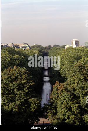 Düsseldorf Königsallee, Blick vom Graf-Adolf-Platz auf den Wassergraben Foto Stock