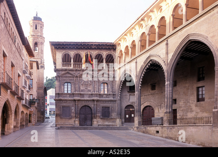 Alcaniz, Plaza Espana, mit Börse und Rathaus Foto Stock