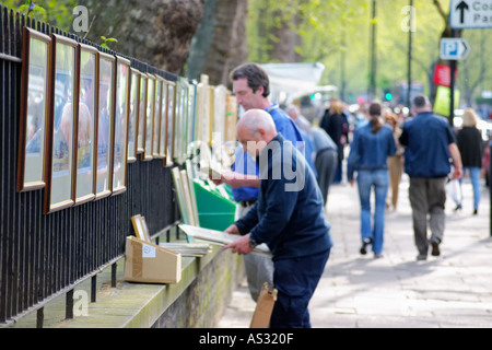 Arte Dipinti di artisti foto su Bayswater Exhibition Road Rd in Londra England Regno Unito Regno Unito Regno Unito Foto Stock