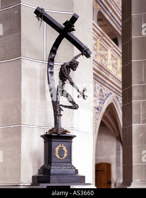 Halle, Marktkirche, Kruzifix von J. P. Hinz, 1978 Foto Stock