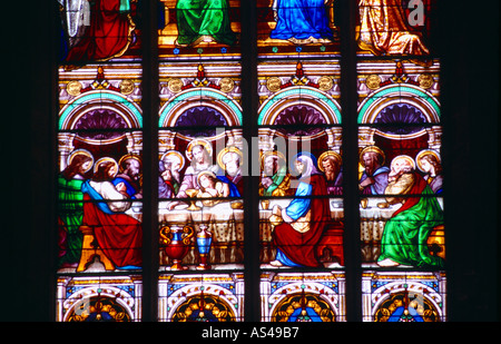 Madrid Spagna Cattedrale dell'Almudena l'ultima cena vetrate colorate Foto Stock