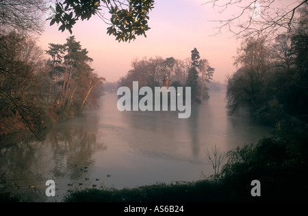 Il Bois de Boulogne, Lac Inférieur, Parigi, Francia Foto Stock