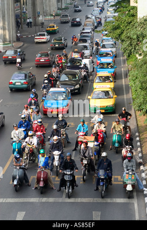 Il traffico nel centro cittadino di Bangkok di giunzione Foto Stock