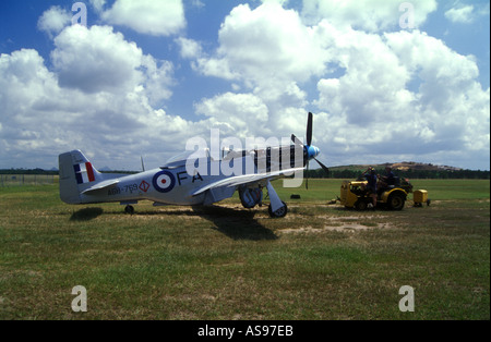 P51 Mustang essendo riparato a Caboolture Airfield Queensland Australia Merlin V12 motore RAAF Royal Australian Air Force marcatura Foto Stock