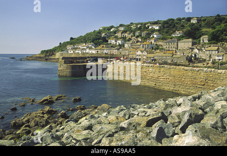 Ingresso al porto Mousehole in Cornwall Inghilterra REGNO UNITO Foto Stock