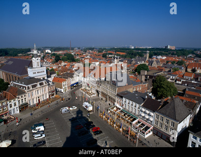 Bergen op Zoom, Markt mit Stadhuis, Blick vom Kirchturm Foto Stock