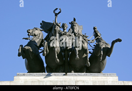 Discendente di pace sul carro di guerra la Quadriga di Adrian Jones Wellington Arch all'angolo di Hyde Park Londra Foto Stock