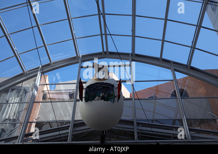 Novità apertura uovo orologio in coperta area tram di Cashel Street, Christchurch, Isola del Sud, Nuova Zelanda Foto Stock