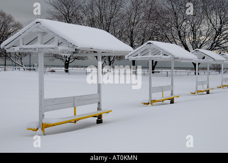 Shelter a Toronto bowling green dopo una tempesta di neve in inverno Foto Stock