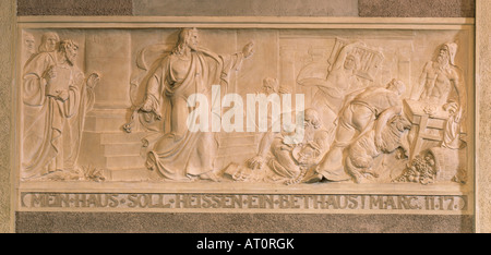 Stoccarda, Evangelische Markuskirche, 1906-1908 erbaut von Heinrich Dolmetsch, Rilievo an der nördlichen Langhauswand Foto Stock