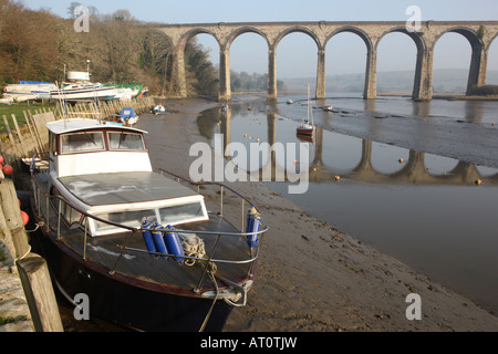 La bassa marea su un giorno inverni a St tedeschi in Cornovaglia Foto Stock