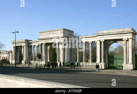 Hyde Park schermo, il sud-est entrata a Hyde Park all'angolo di Hyde Park Londra Foto Stock