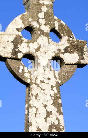 L'Europa, Irlanda, Co Clare, Quin Abbey, Croce Celtica Foto Stock