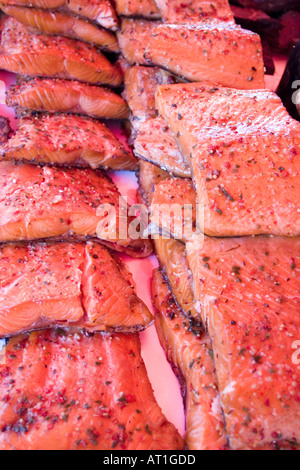 Salmone sul display a Bergen mercato del pesce Foto Stock