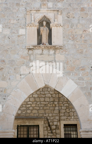 Il cancello PLOCE con la statua di San Biagio incorporato Dubrovnik Croazia Foto Stock