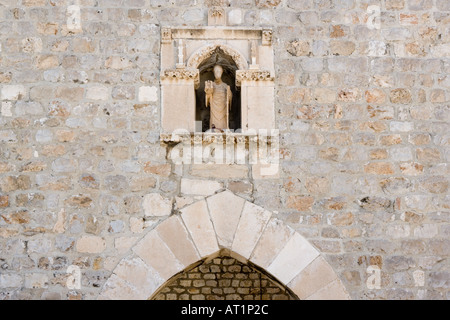 Il cancello PLOCE con la statua di San Biagio incorporato Dubrovnik Croazia Foto Stock