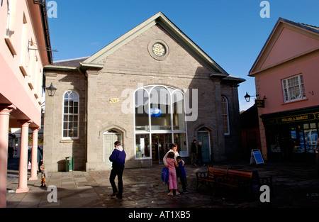 Welsh Bethel Chapel Brecon Galles POWYS REGNO UNITO GB costruito 1852 convertito in un stivali la farmacia store alla fine degli anni novanta Foto Stock