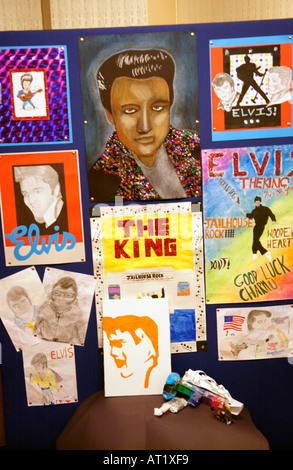 Memorabilia di Elvis in occasione dell'annuale Porthcawl festival di Elvis Wales UK GB Foto Stock