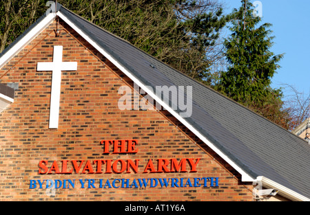 Esercito della salvezza hall con bilingue inglese lingua gallese di segnaletica in Merthyr Tydfil Galles del Sud delle Valli REGNO UNITO Foto Stock