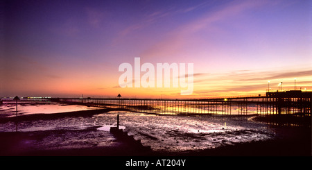 Southend Pier Southend on Sea Essex al tramonto Foto Stock