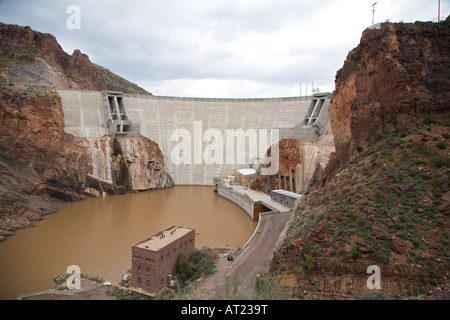 Theodore Roosevelt Dam, parte del sistema di approvvigionamento di acqua per Phoenix Foto Stock
