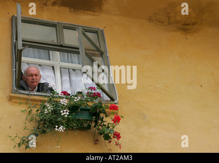 Finestra home casa Sighisoara Romania presunto il mito del vampiro leggenda Provincia struttura in pietra storia punto di riferimento di clock tower medio Foto Stock