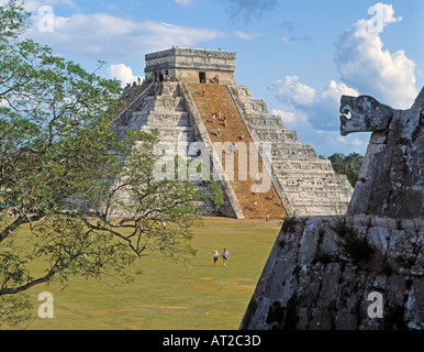 Messico. Chichen Itza. Il Castello aka Kukulcans piramide. Foto Stock