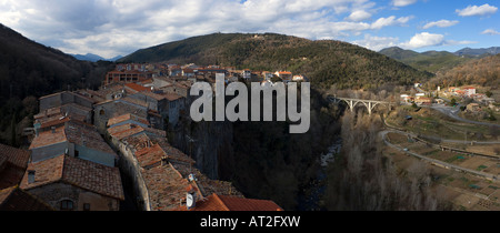 Vista panoramica di Castellfollit de la Roca Foto Stock