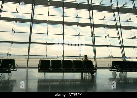 In attesa di un aeroporto Foto Stock