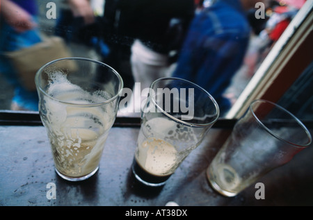 Vuoto tre bicchieri da birra Foto Stock