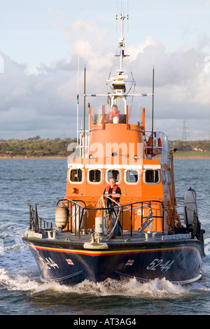 Calshot RNLI scialuppa di salvataggio Southampton acqua Foto Stock