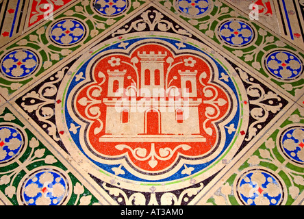 Parigi, Francia. Il castello di mosaico sul pavimento della Sainte Chapelle nella cappella superiore (Chapelle Haute) Foto Stock