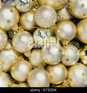 Argento e Oro baubles di Natale Foto Stock