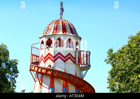 Un Helter Skelter presso il villaggio di innocenti FETE IN Regents Park Londra 2007 Foto Stock