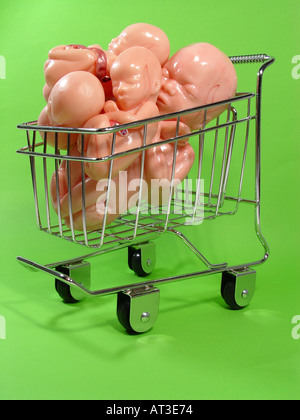 Embrione nel carrello come simbolo per la storta bambini bambino su ordine cella principale ricerca la fecondazione artificiale etc Foto Stock