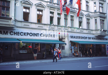 Haus am Checkpoint Charlie il Museo del Muro Friedrichstrasse Berlino Germania Foto Stock