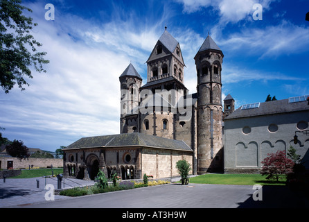 Maria Laach, Abteikirche, Westfassade mit Paradies Foto Stock