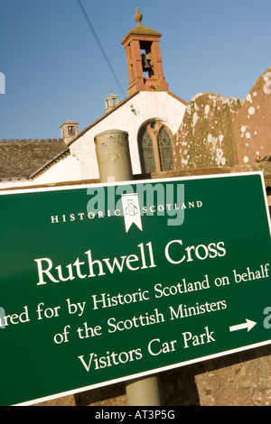 Chiesa Ruthwell home alla croce di Ruthwell Northumbrian presto una Croce Cristiana vicino Annan Scotland Regno Unito Foto Stock