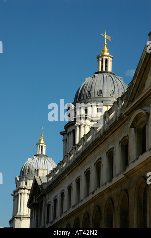 Vista della vecchia Royal Naval College di Greenwich mostra cupole London Inghilterra England Foto Stock