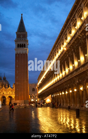 Il Campanile di notte, Piazza San Marco Foto Stock