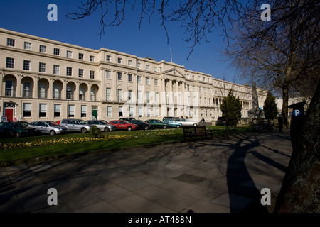 Regency fabbricati di stabulazione Cheltenham uffici comunali presi dalla Promenade REGNO UNITO Foto Stock