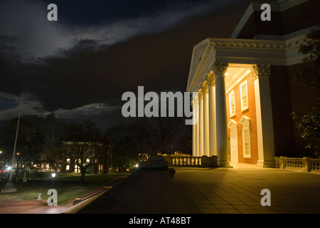 Un eclissi lunare totale era visibile oltre la rotonda presso l'Università della Virginia di Charlottesville in Virginia su 20 Febbraio 2008 Foto Stock