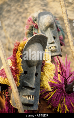 Masked Dogon ballerini, Paese Dogon del Mali, Africa occidentale Foto Stock
