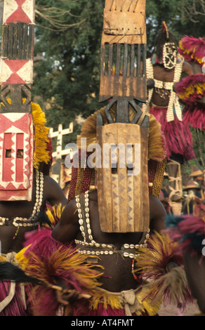 Masked Dogon ballerini, Paese Dogon del Mali, Africa occidentale Foto Stock