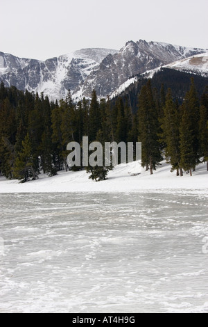 Lago di Echo sul Monte Evans in inverno Foto Stock